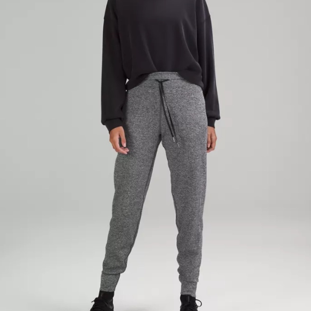Lululemon Women’s Engineered Warmth Relaxed Lounge Joggers Sweatpants Textured 4